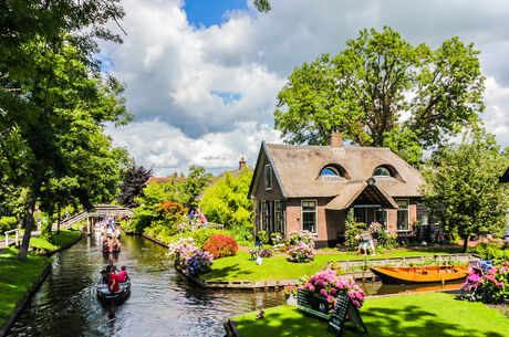 Amsterdamdan qayıqla gəzinti ilə Giethoornun görməli yerlərinə gəzinti